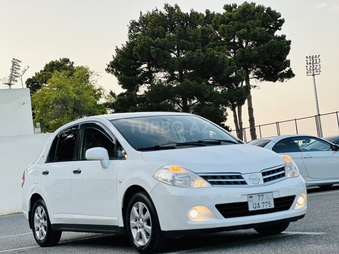Nissan Tiida-5