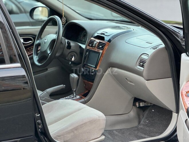 Nissan Maxima-5