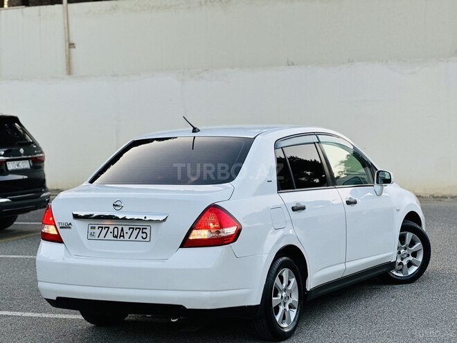 Nissan Tiida-10