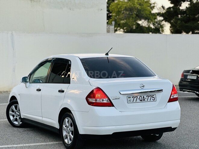 Nissan Tiida-11