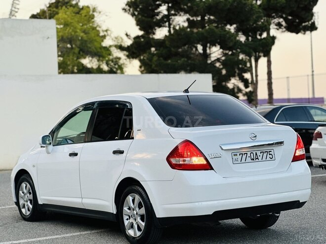 Nissan Tiida-14
