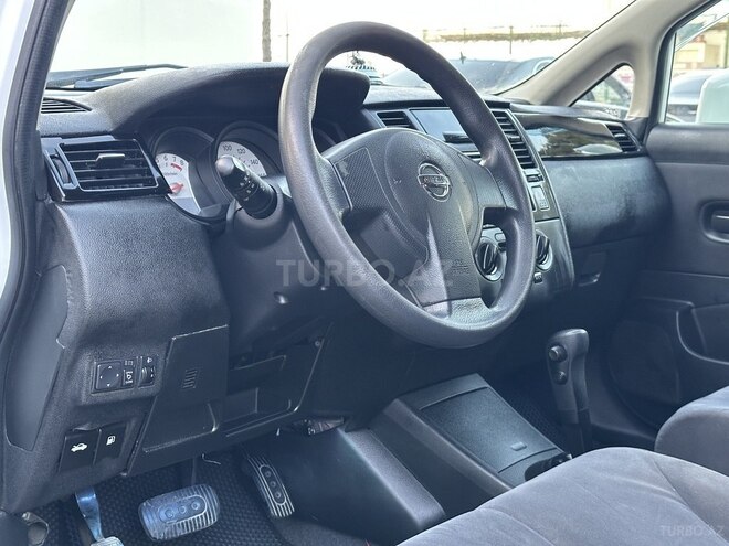 Nissan Tiida-16