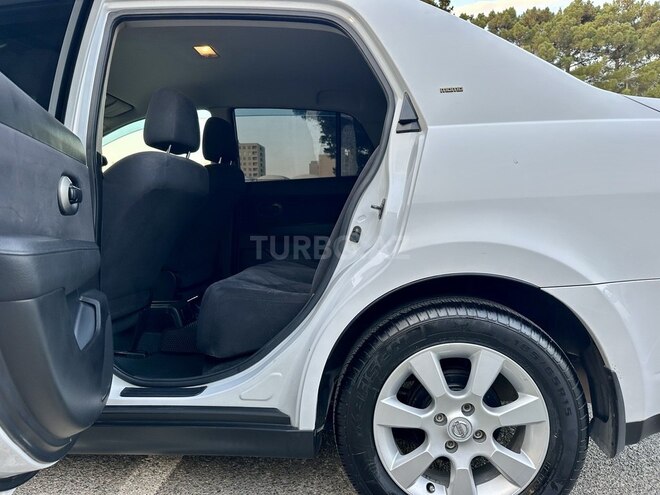 Nissan Tiida-18