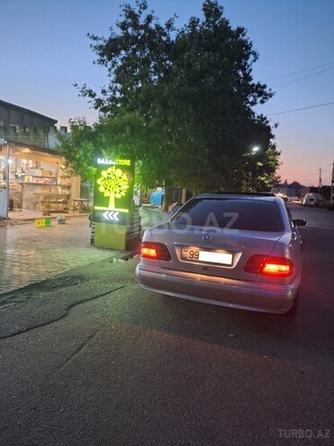 Mercedes E 220 d 2000, 350,000 km - 2.2 l - Masallı