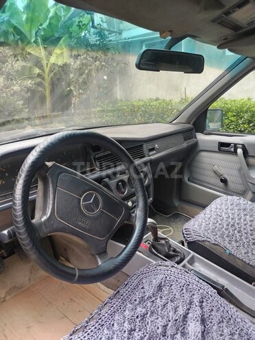 Mercedes 190-2