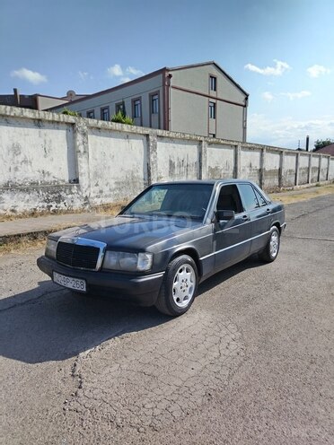 Mercedes 190-1
