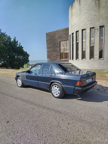 Mercedes 190-4
