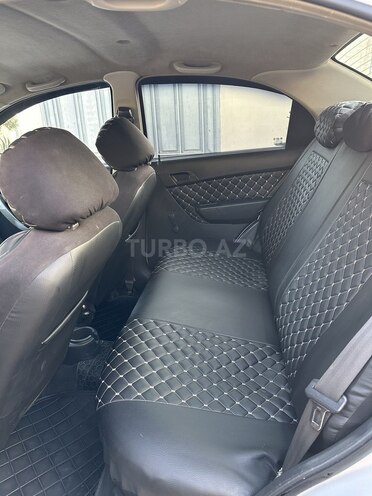 Chevrolet Aveo-12