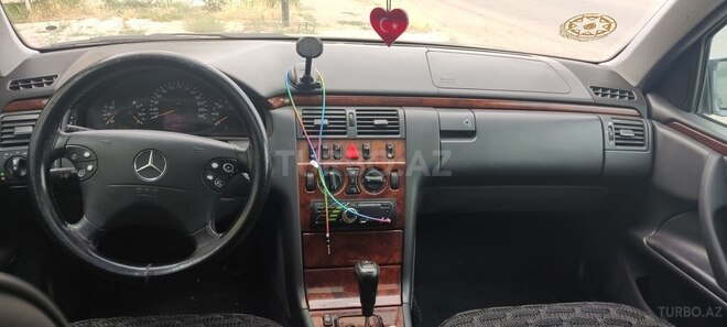 Mercedes E 240 1999, 347,000 km - 2.6 l - Ağdam