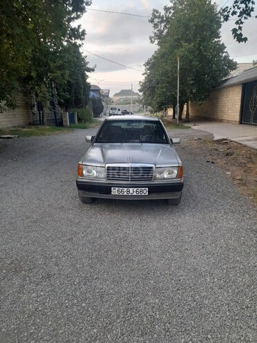 Mercedes 190-1