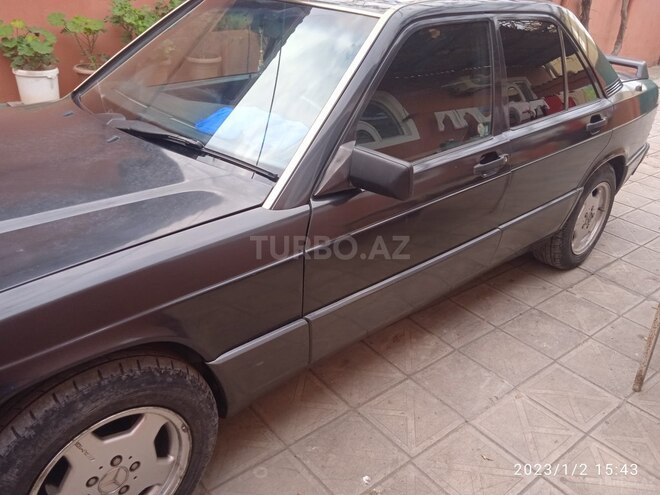 Mercedes 190-5