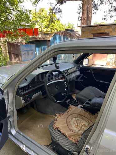 Mercedes E 250 1988, 450,000 km - 2.5 l - Bərdə