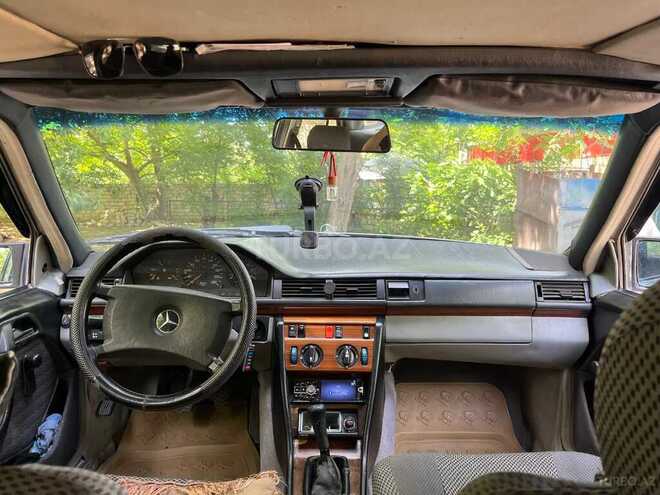 Mercedes E 250 1988, 450,000 km - 2.5 l - Bərdə