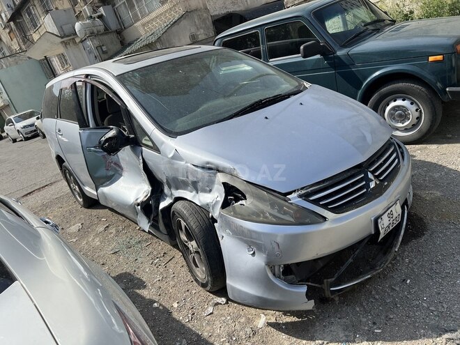 Mitsubishi Grandis 2005, 360,800 km - 2.4 l - Bakı