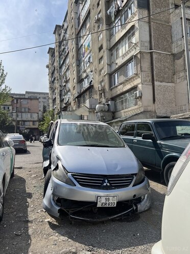 Mitsubishi Grandis 2005, 360,800 km - 2.4 l - Bakı