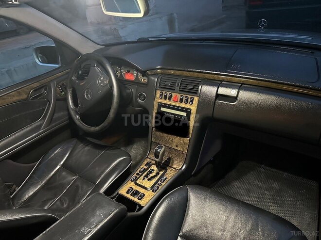 Mercedes E 280 1999, 275,000 km - 2.8 л - Bakı