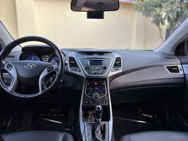 Hyundai Elantra 2015, 17,000 km - 1.6 л - Ağcabədi
