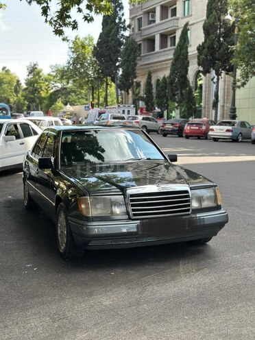 Mercedes E 220 1993, 200,325 km - 2.2 l - Gəncə