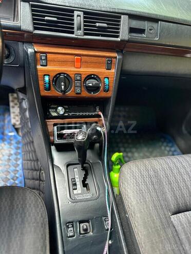 Mercedes E 220 1993, 200,325 km - 2.2 l - Gəncə