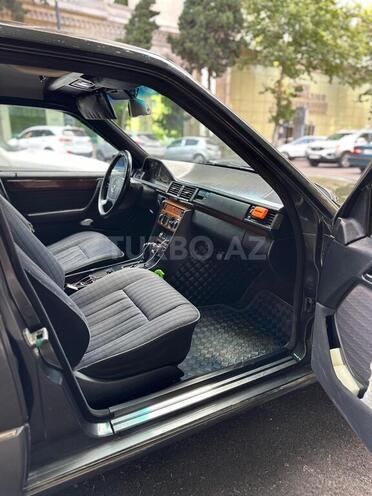 Mercedes E 220 1993, 200,325 km - 2.2 l - Gəncə