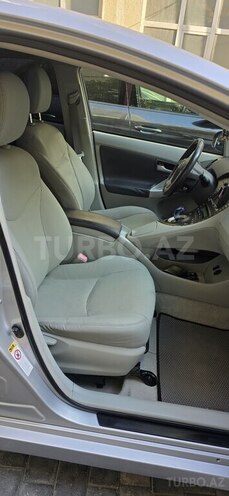 Toyota Prius-12