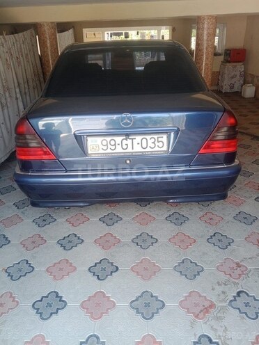 Mercedes C 220 d-3