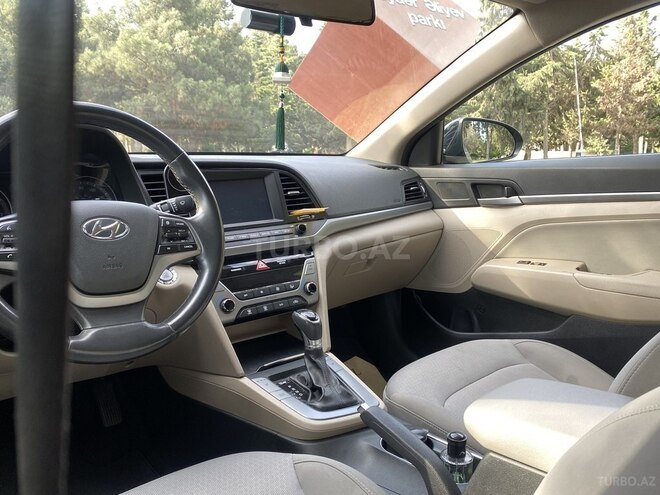 Hyundai Elantra-9