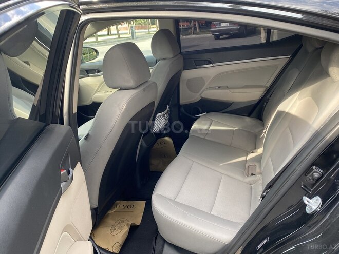 Hyundai Elantra-10