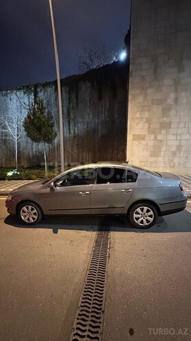 Volkswagen Passat 2005, 272,000 km - 2.0 л - Bakı