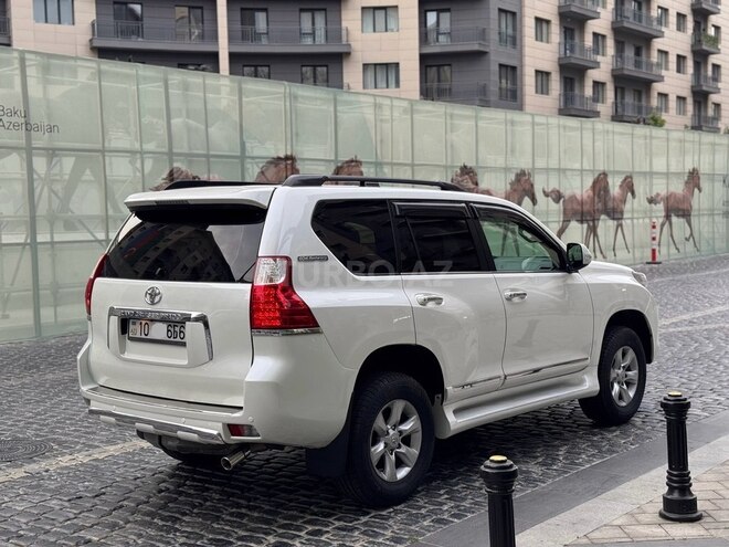 Toyota Land Cruiser Prado-4