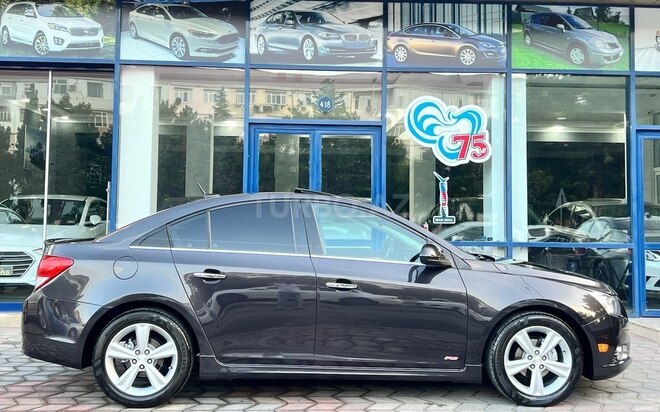 Chevrolet Cruze-12