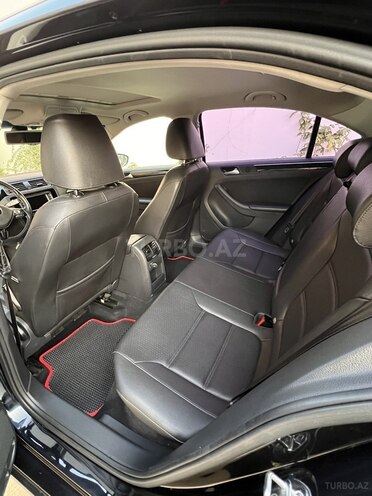 Volkswagen Jetta-11