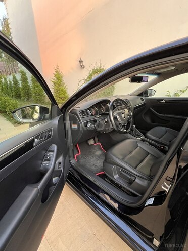 Volkswagen Jetta-9