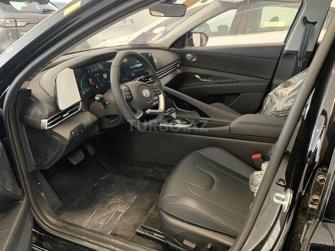 Hyundai Elantra-13