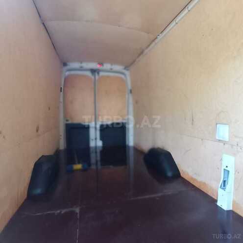 Ford Transit-10