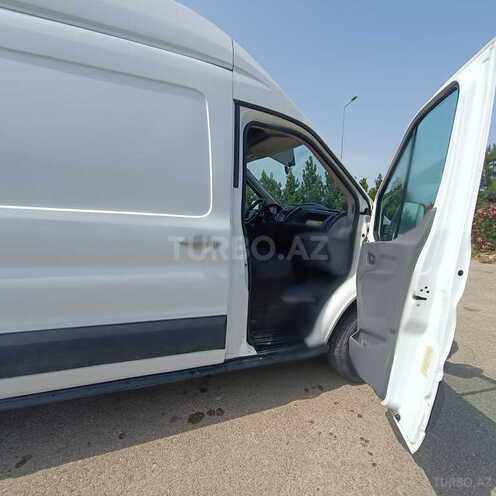 Ford Transit-3