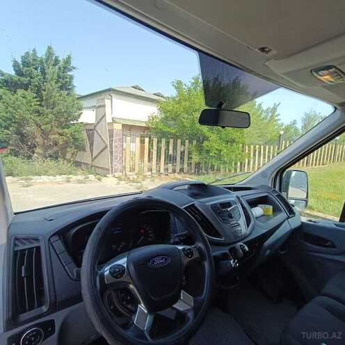Ford Transit-16