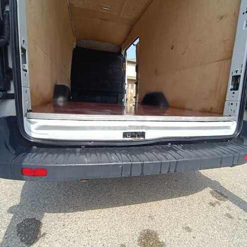Ford Transit-11
