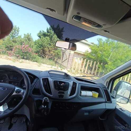 Ford Transit-12