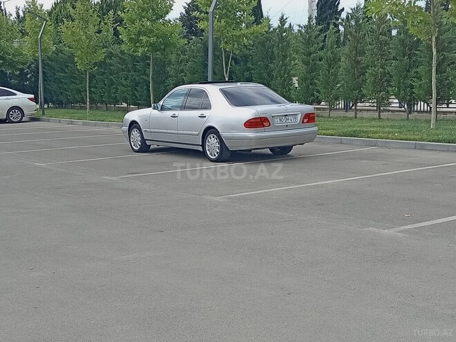 Mercedes E 240 1998, 435,000 km - 2.4 l - Salyan