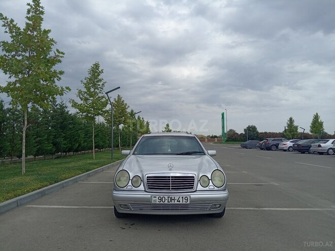 Mercedes E 240 1998, 435,000 km - 2.4 l - Salyan