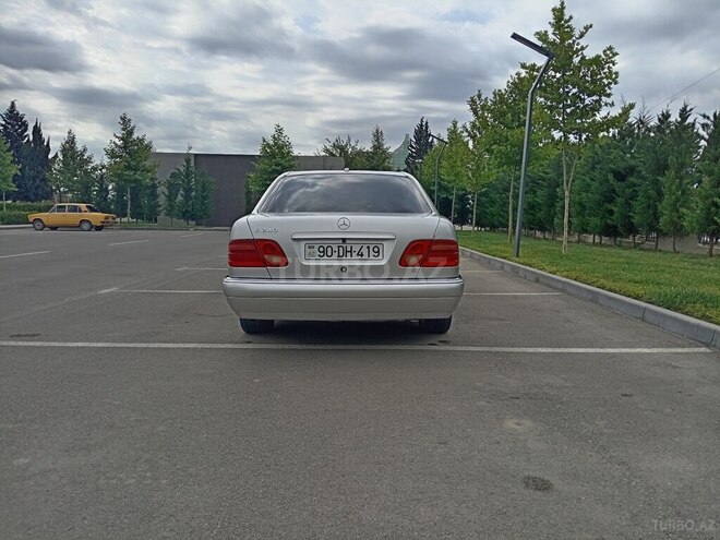 Mercedes E 240 1998, 435,000 km - 2.4 l - Salyan