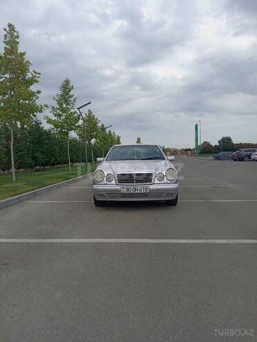 Mercedes E 240 1998, 435,000 km - 2.4 l - Salyan