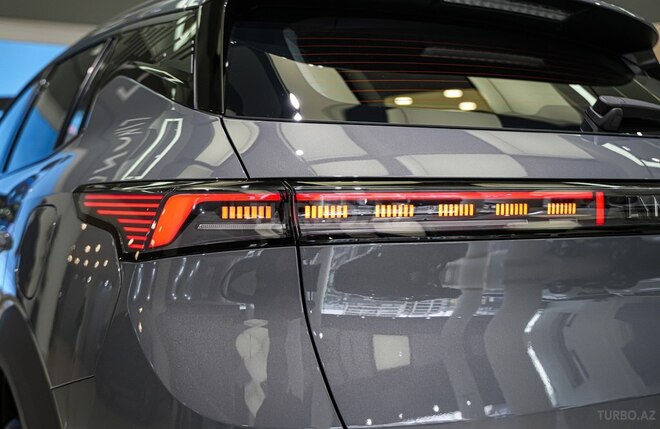 Lynk & Co 06-8