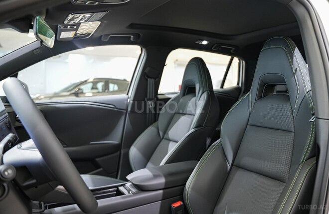 Lynk & Co 06-13