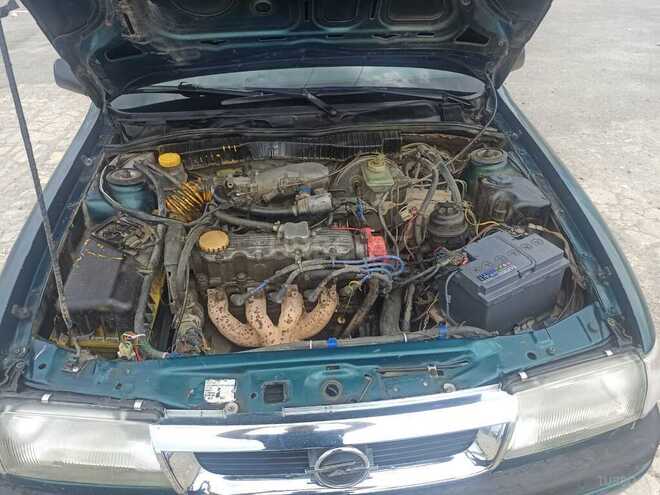 Opel Vectra 1995, 200,000 km - 2.0 l - Bakı