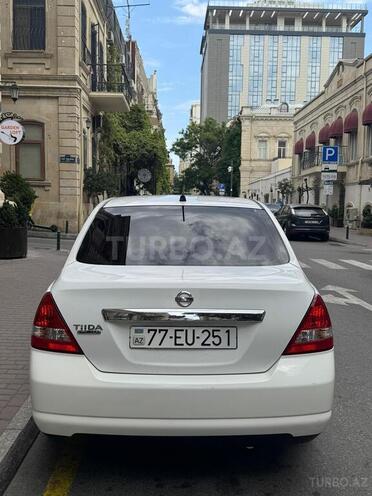 Nissan Tiida-5