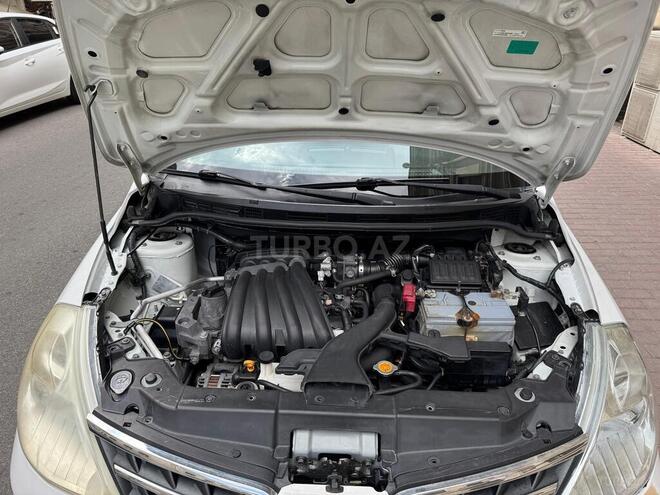 Nissan Tiida-4