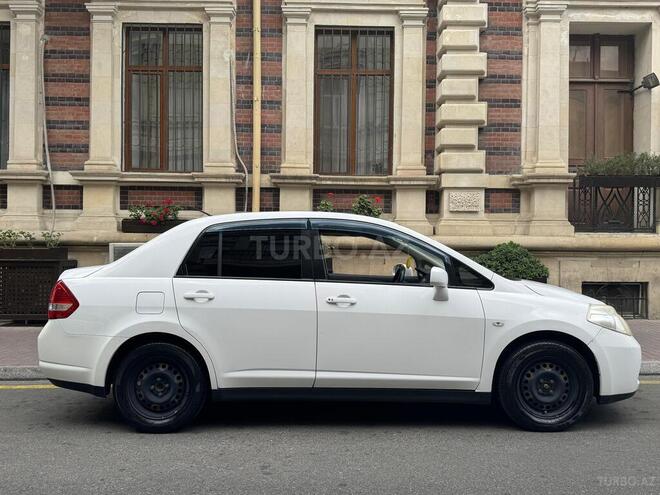 Nissan Tiida-9