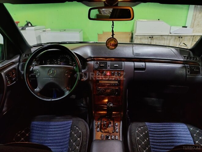 Mercedes E 240 1999, 248,000 km - 2.4 л - Gəncə